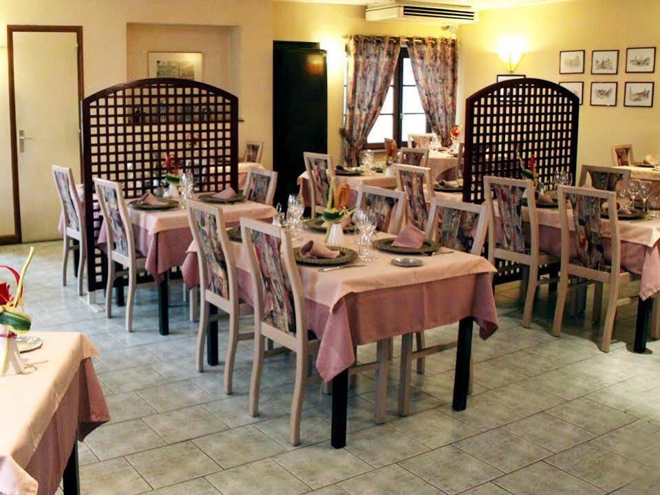 Logis Hotel De La Paix - Tournus Eksteriør billede